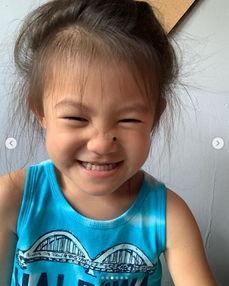 明星女儿表情包,萌态百出，笑点连连